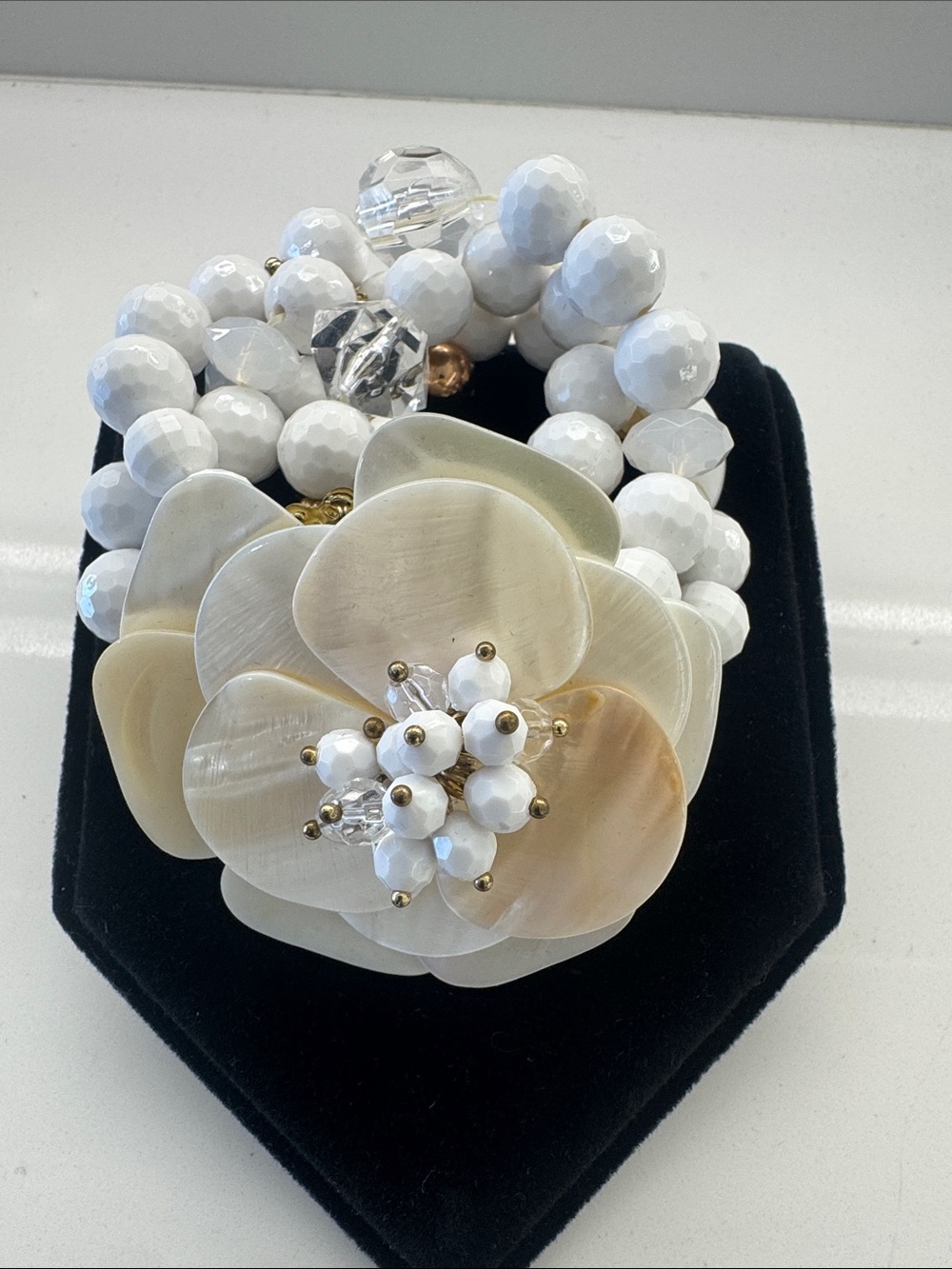Source Unknown Cream and White Floral Beaded Bracelet